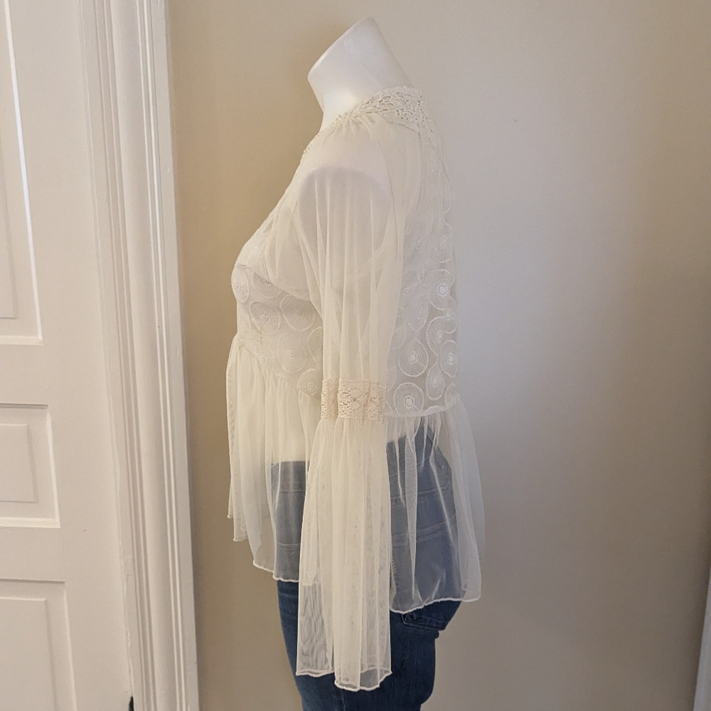 Forever 21 white sheer bell sleeve top size M - Picture 2 of 7